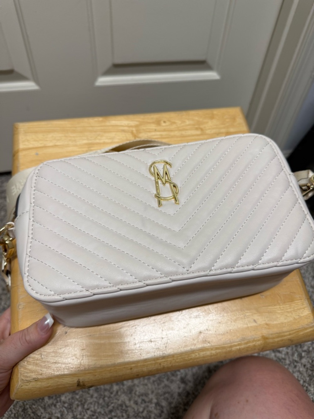 Steve Madden Cream Quilted Camera Crossbody with Logo Strap - Picture 4 of 4